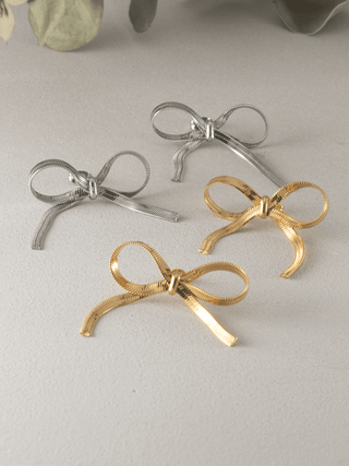 フラットショートスネークリボンピアス