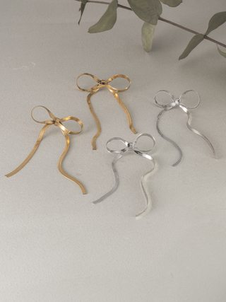 フラットロングスネークリボンピアス