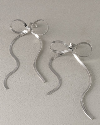 フラットロングスネークリボンピアス
